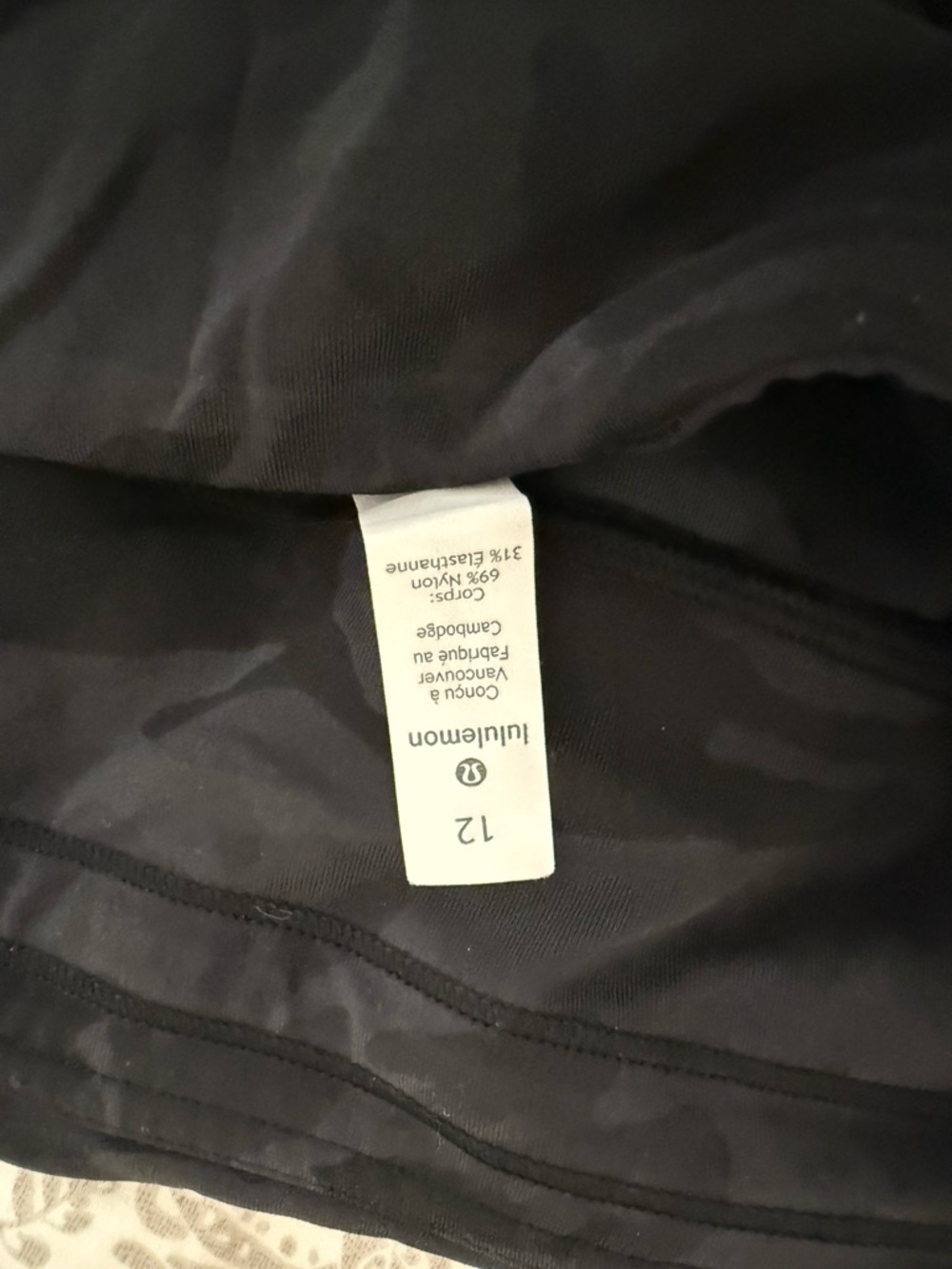 lululemon Black camo High-Rise Leggings with Logo and pockets - Picture 4 of 4